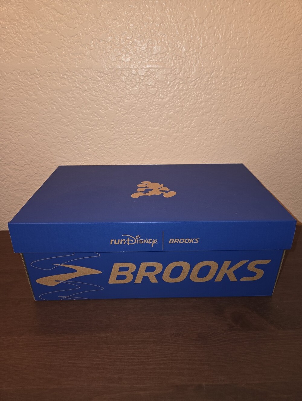 Brooks RUN DISNEY Ghost 17 Chip 'n' Dale Running Shoes. Mens 9, Wide - Picture 8 of 8